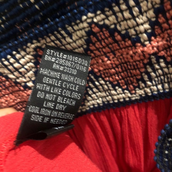 BCX cold shoulder adjustable straps embroidered. - Picture 7 of 9